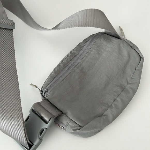 Lululemon bag - Picture 3 of 6